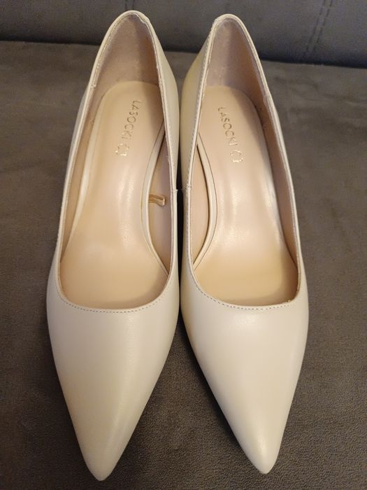 Czółenka skórzane buty szpilki Lasocki 36 beżowe
