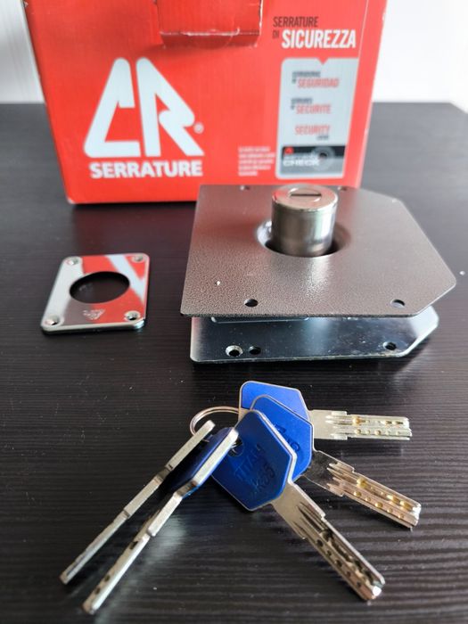 Fechadura marca CR