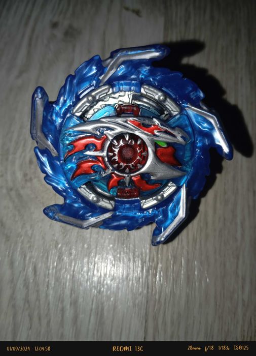 vendo beyblades com 3 lasadores
