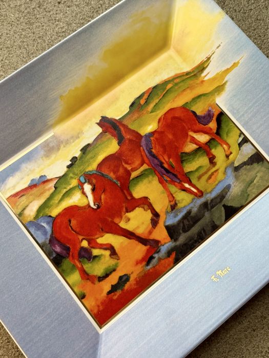 Kolekcjonerski Porcelanowy Talerz Dekoracyjny Goebel Artis Orbis z Obrazem – Franz Marc „Pasące się konie” (Weidende Pferde). Limitowana edycja