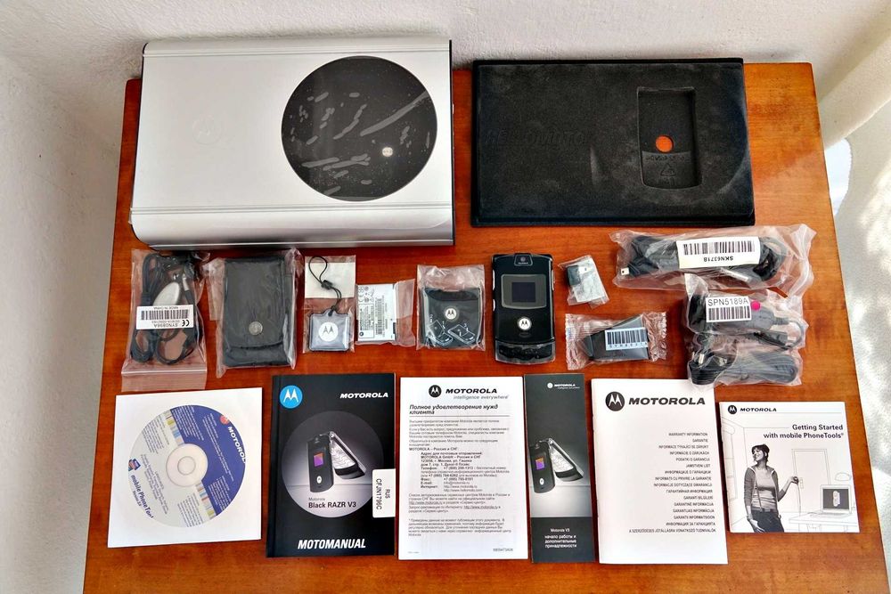 Motorola Razr V3 Matte Black in Alu Box Limited