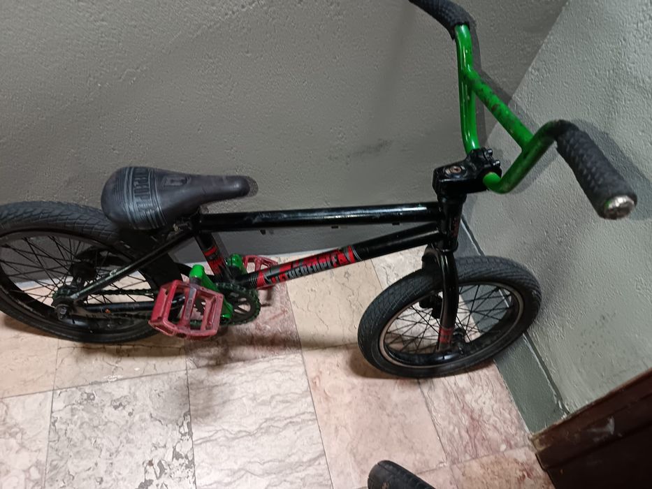 Vendo 2 bmx uma roda 20 e outra roda 16 pra desocupar  300 euros as duas