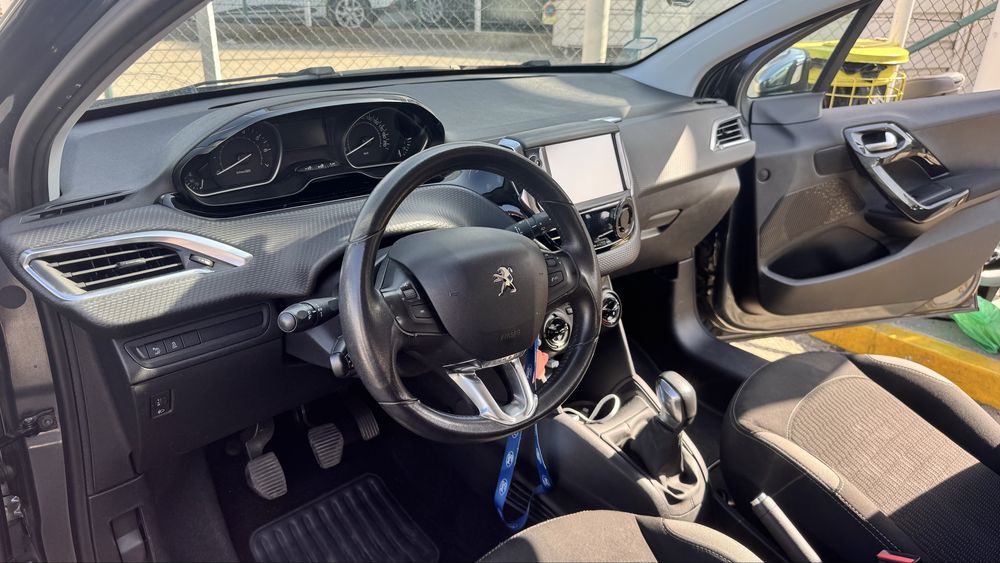 Peugeot 208 Active 1.2 PureTech 82cv – 2016 | Apenas 75.000 km