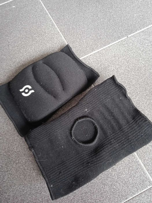 Joelheiras desportivas. Não respondo a SMS.