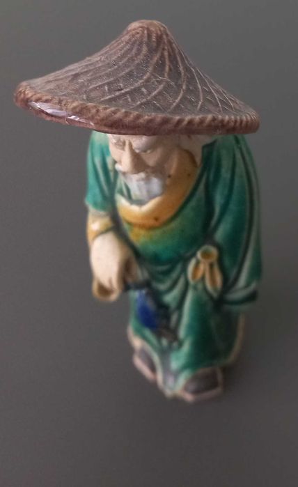 Estatueta Figura Chinesa em Terracota e Vidrado Cerâmico