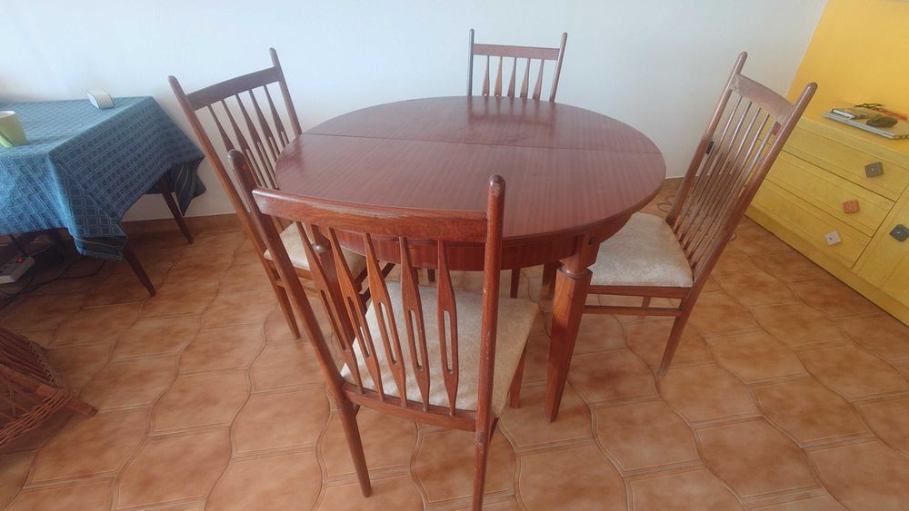 Mesa Extensível e 6 Cadeiras