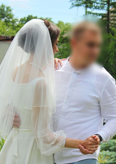 Святкова біла сукня міді