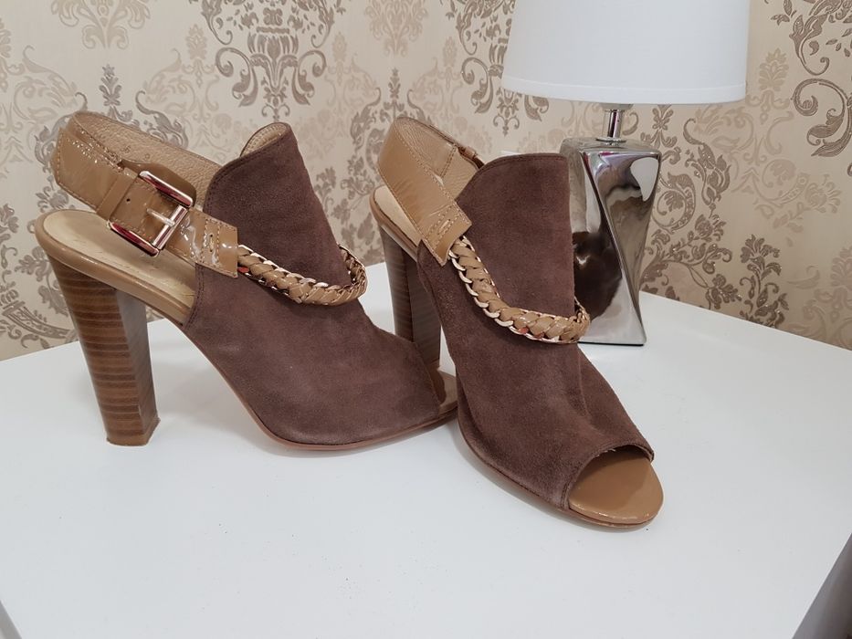 Босоножки замшевые