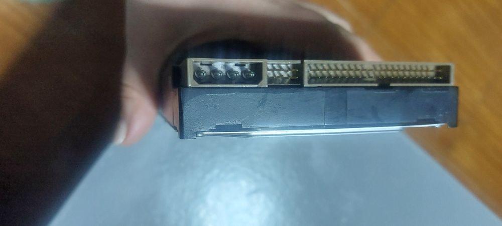 Monitor e material informático