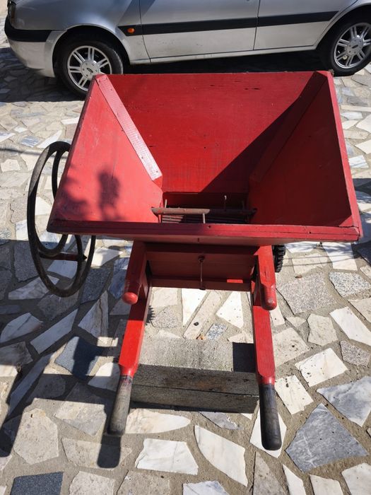 Relador/esmagador de uvas antigo