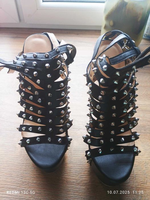 SZPILKI NA Platformie  Z Ćwiekami