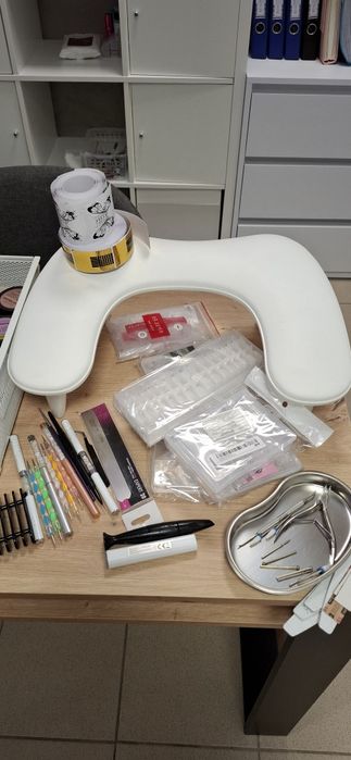 materiały do manicure
