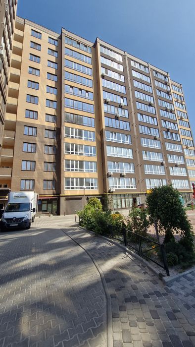 Продаж великої 2кімн квартири в зданій та заселеній новобудові