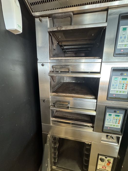 Forno Ramalho em muito bom estado.