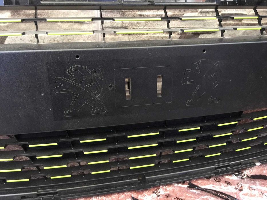 Peugeot 208  grelha nova