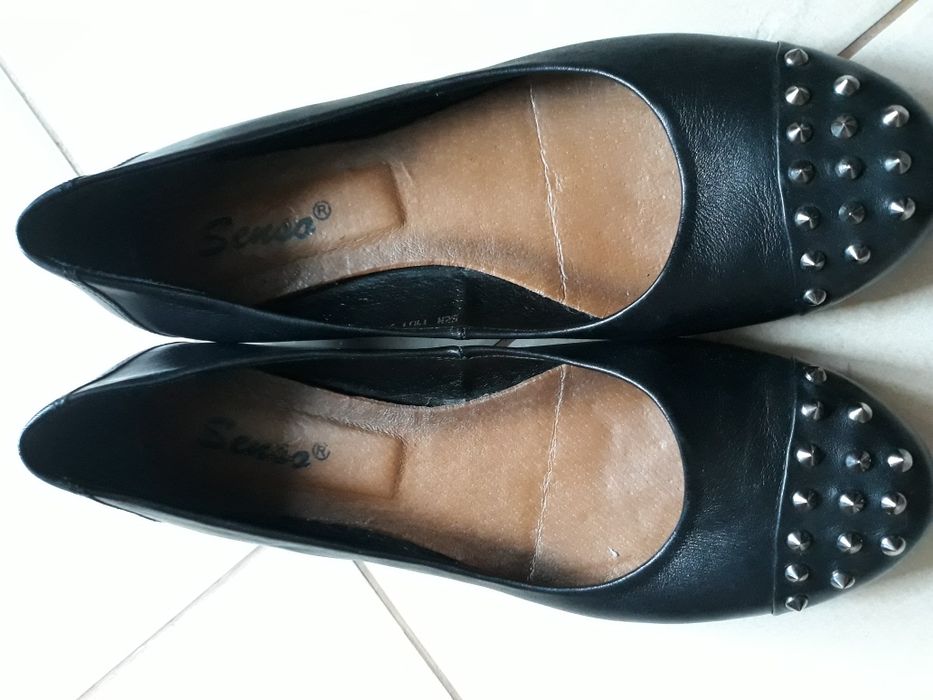 Sprzedam buty czarne skórzane