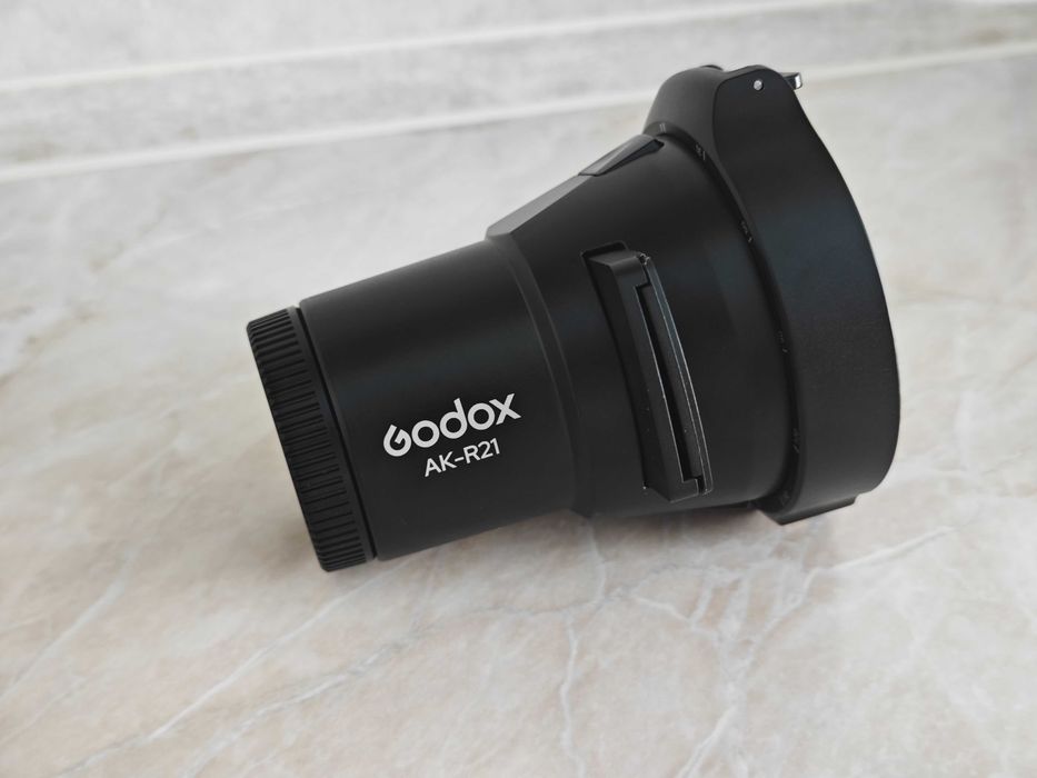 Проекційна насадка Godox AK-R21