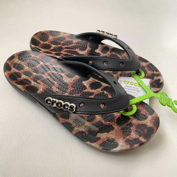 Женские шлепки classic crocs animal remix flip black/leopard w7