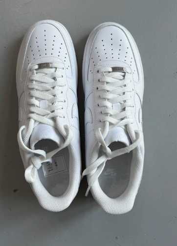 Nike_Air_Force_1_Low_'07_White R.37