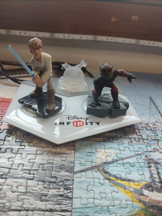 Figuras interativas da Disney +jogo + base de jogo