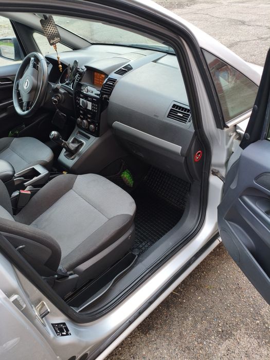 Продам автомобіль Opel Zafira B