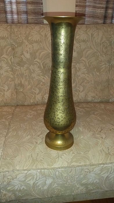 jarra para flores cônico de latão