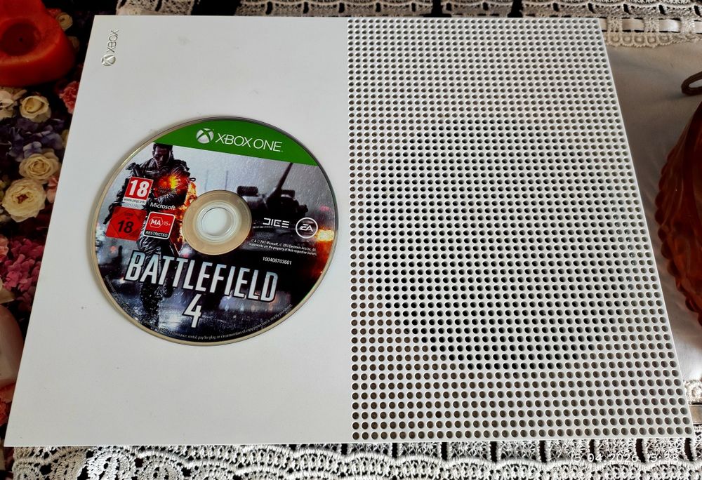 Xbox One S 1tb  4K полный комплект  +диск
