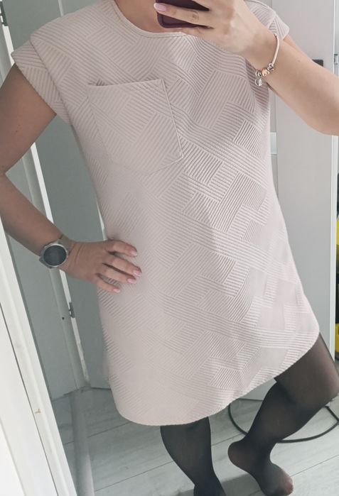 Biała ecru sukienka mini m s tłoczony wzór