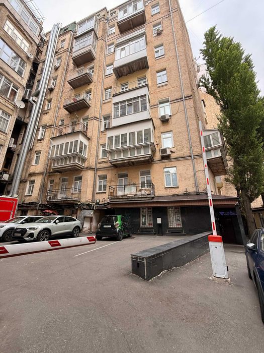 111 м2, підвальне приміщення, Льва Толстого, комерція  окремий вхід центр