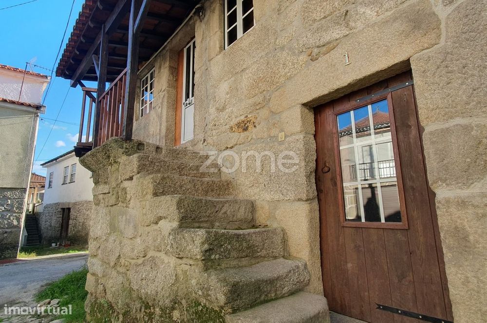Casa da Esquina: Moradia T3 para venda em Almargem (Viseu)