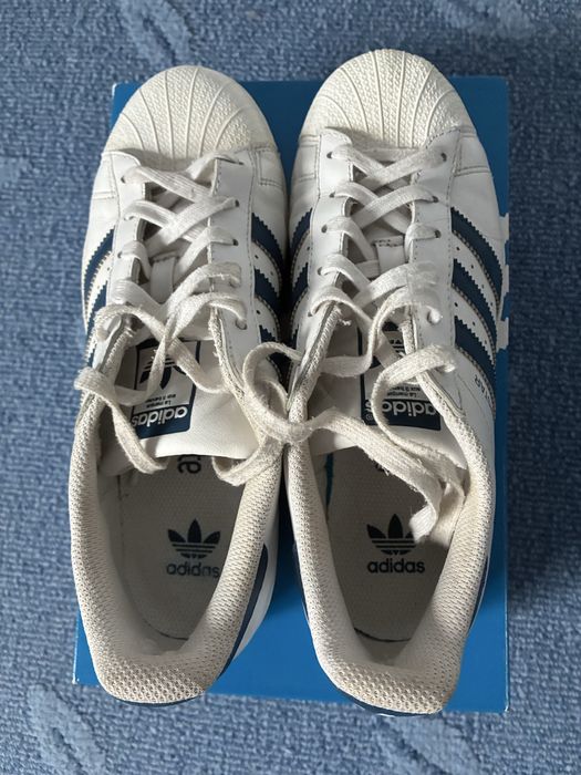 Adidas superstar białe z granatowymi paskami rozm. 37 1/3