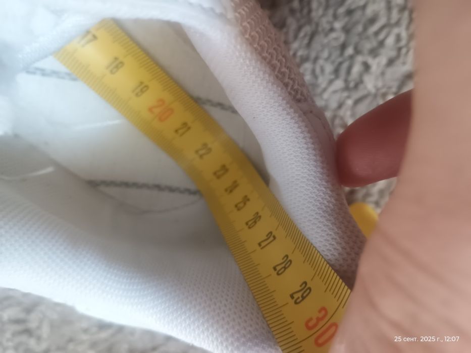 Кроссовки р. (36)