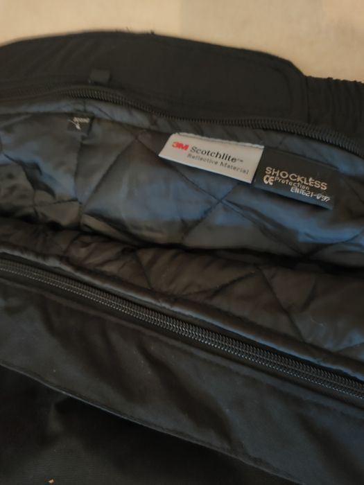 VENDO EQUIPAMENTO (cascos e calça)DE MOTO – CRIANÇA E ADULTO