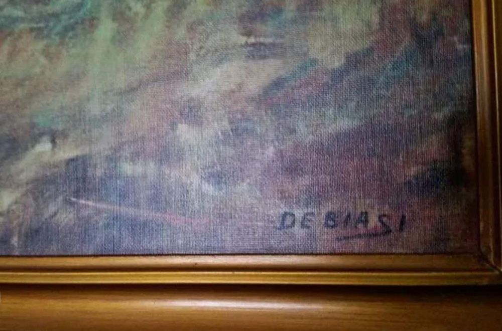 Quadro com moldura dourada