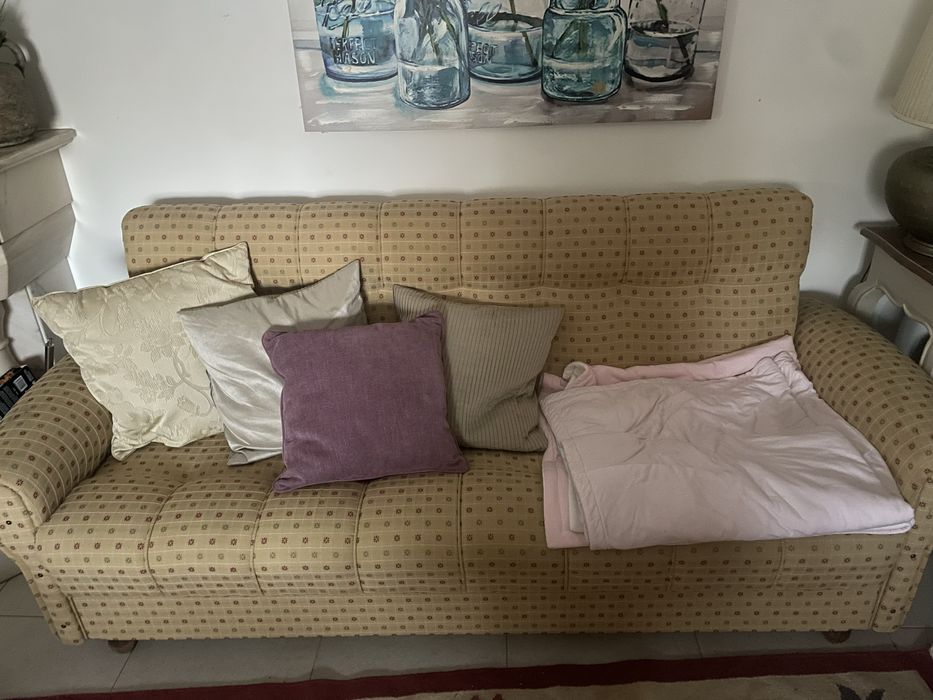 Sofá - transforma em cama - como novo
