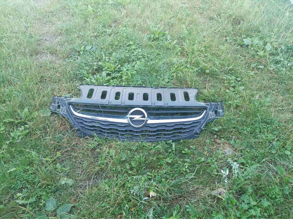 Передняя решетка на Opel