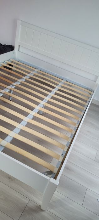Łóżko białe że stelażem rama bez materaca 160x200