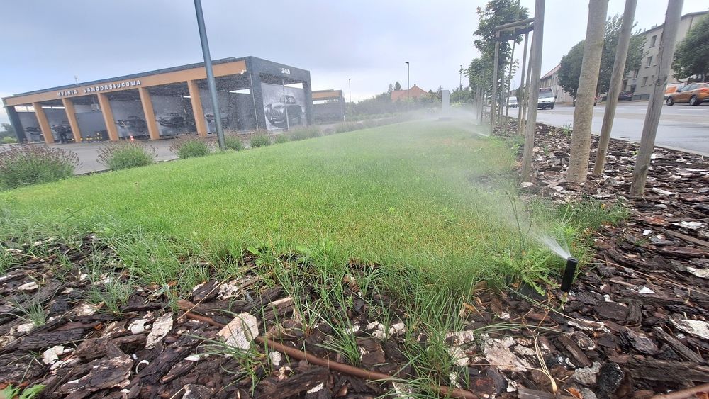 Systemy nawadniające, zakładanie trawników, glebogryzarka separacyjna,