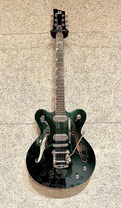 Duesenberg Grand Majesto guitar
