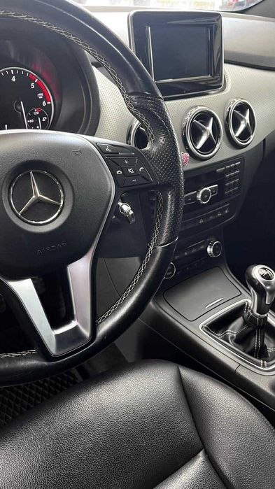 Mercedes Benz Classe  B180 Diesel de 2015 com 108000km Certificados!!