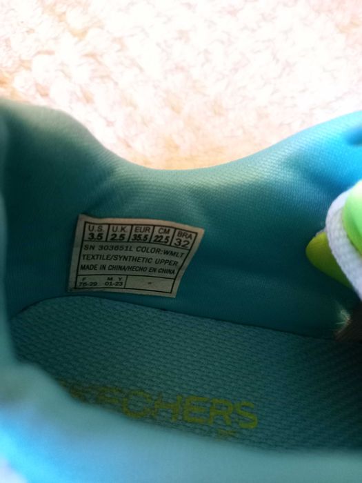 Кроссовки skechers 35,5.  Кросівки на дівчинку