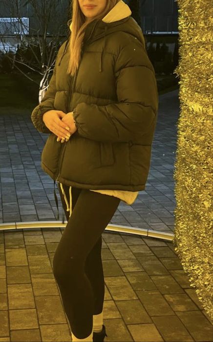 Чорна куртка h&m