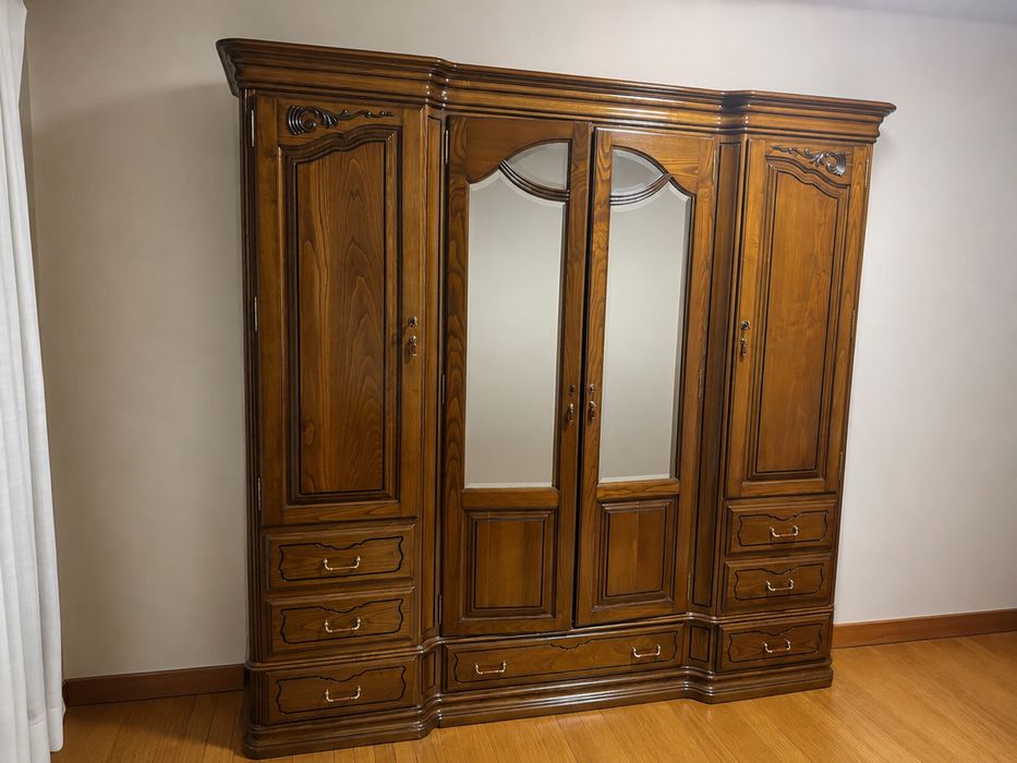 Quarto em madeira macica