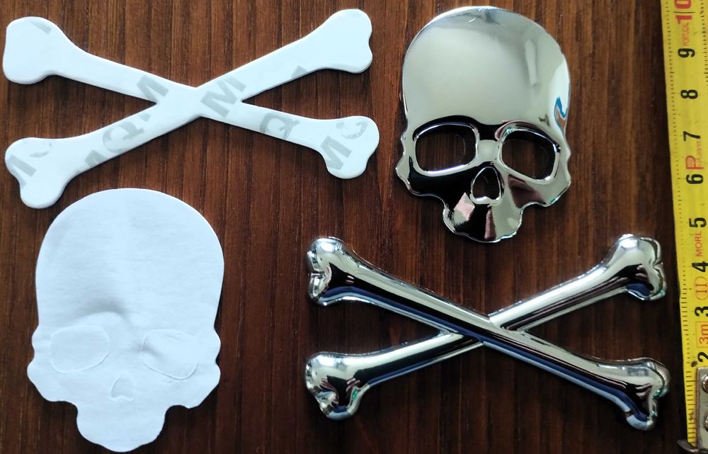 Caveira Autocolante Metal Relevo Decorativa Prateada