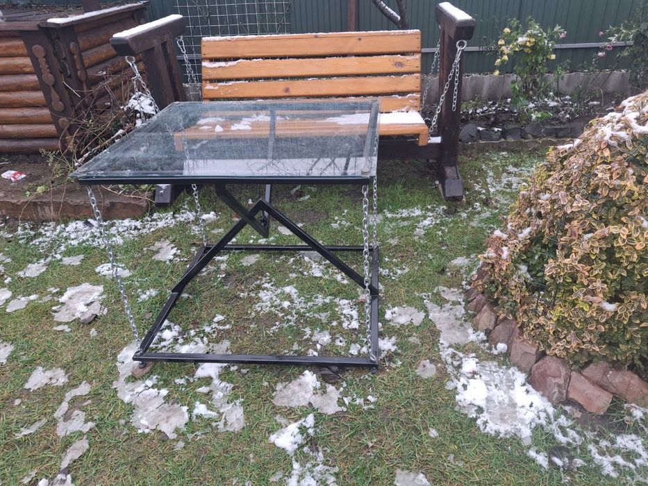 Стіл левітуючий в стилі лофт