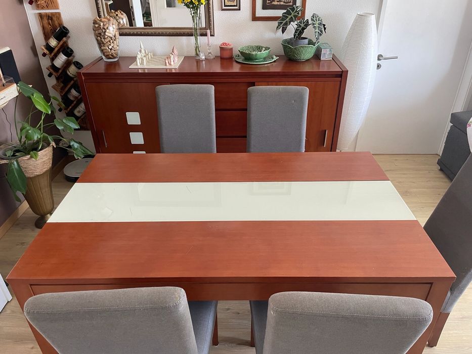 Conjunto de Sala de Jantar – Aparador + Mesa Extensível + 6 Cadeiras