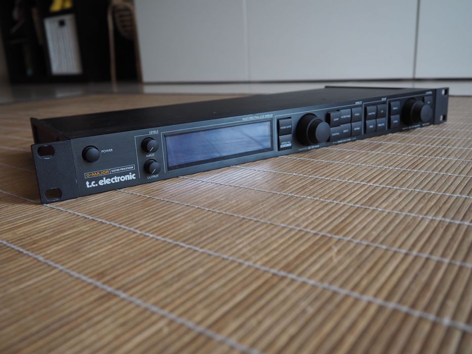 TC Electronic G Major + Roland FC- 200 - efeitos para guitarra