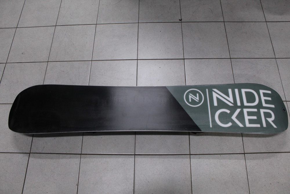 Deska Snowboard NIDECKER PLAY 159 cm + Wiązania RIDE C-9 (r. 2023/2024