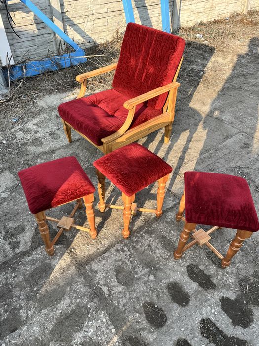 3 stołki plus fotel