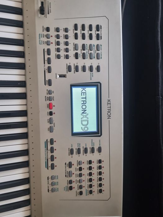 Teclado Ketron XD9
